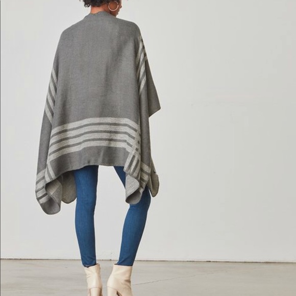 NEW B.B. Dakota Reversible Poncho - Picture 6 of 8